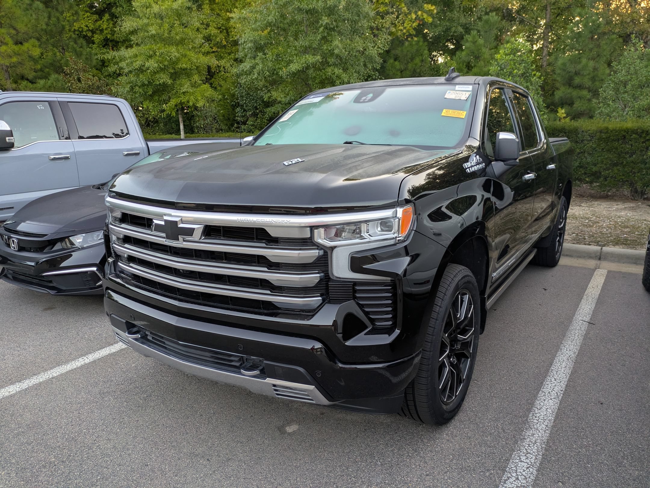 Used 2023 Chevrolet Silverado 1500 High Country w/ High Country Premium Package AWD/4WD image 3