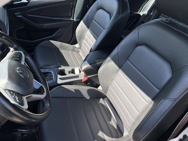 Used 2024 Volkswagen Jetta SE FWD image 19
