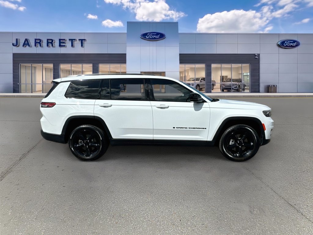Used 2024 Jeep Grand Cherokee L Limited w/ Black Appearance Package RWD image 8