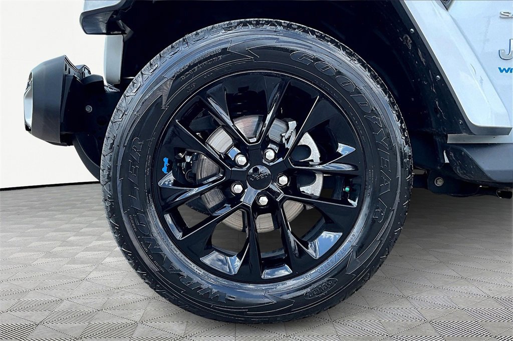 Used 2022 Jeep Wrangler Unlimited Sahara w/ Cold Weather Group image 11