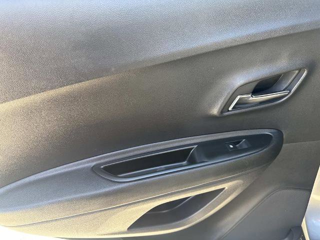 Used 2020 Chevrolet Trax LT w/ Driver Confidence Package FWD image 15