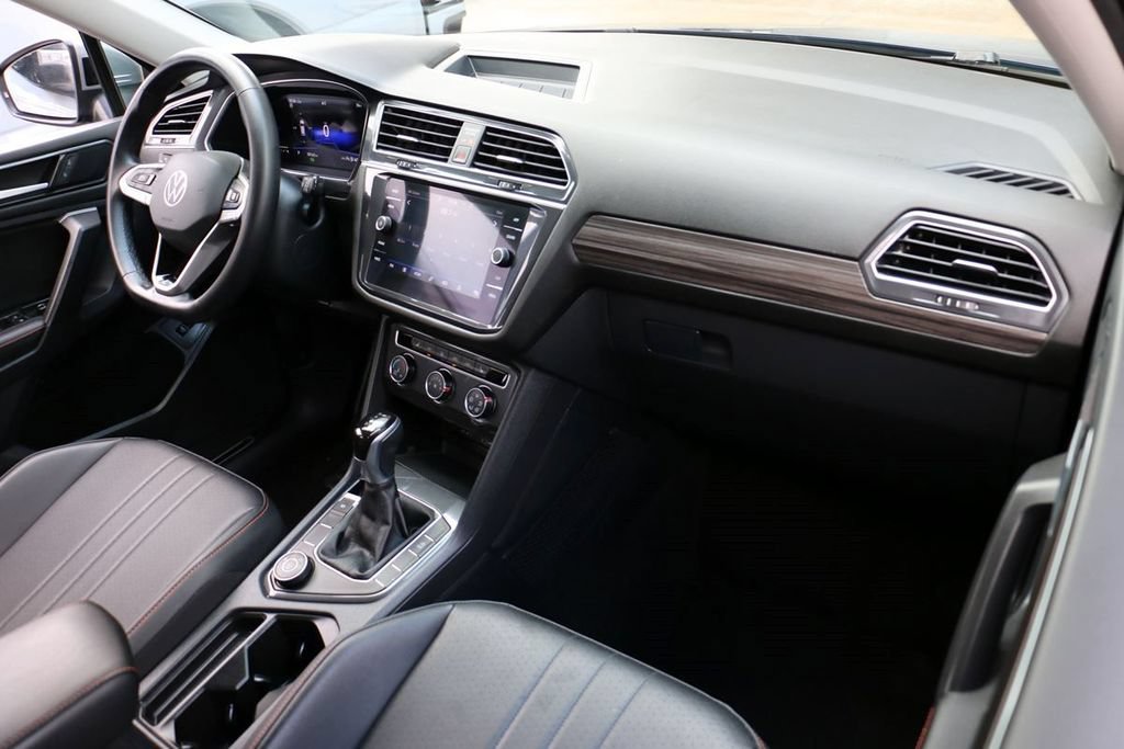 Used 2024 Volkswagen Tiguan SE AWD/4WD image 31