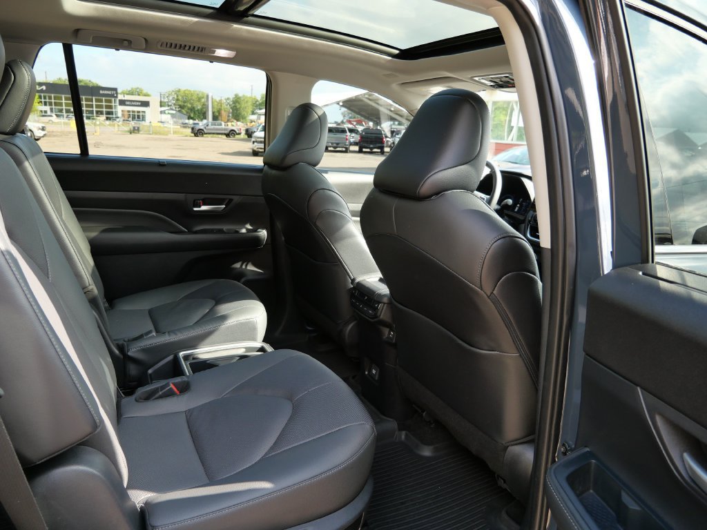 Used 2024 Toyota Grand Highlander AWD Hybrid image 13