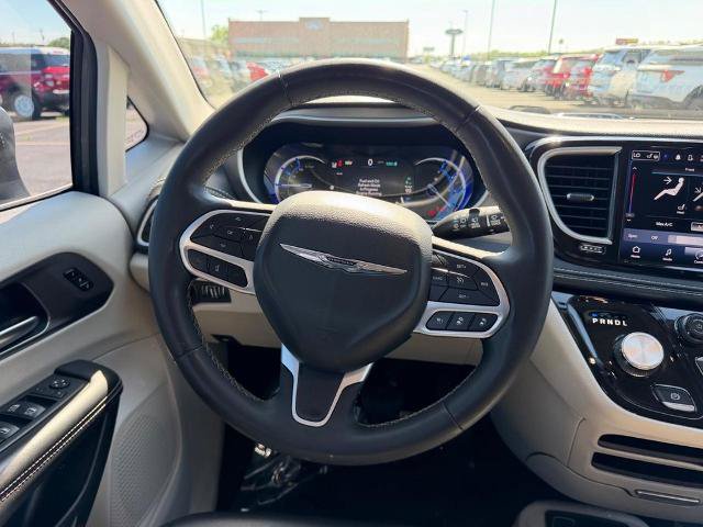 Used 2023 Chrysler Pacifica Touring-L FWD image 14