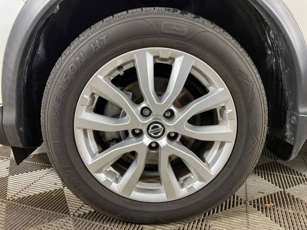 Used 2021 Nissan Rogue Sport SV image 14