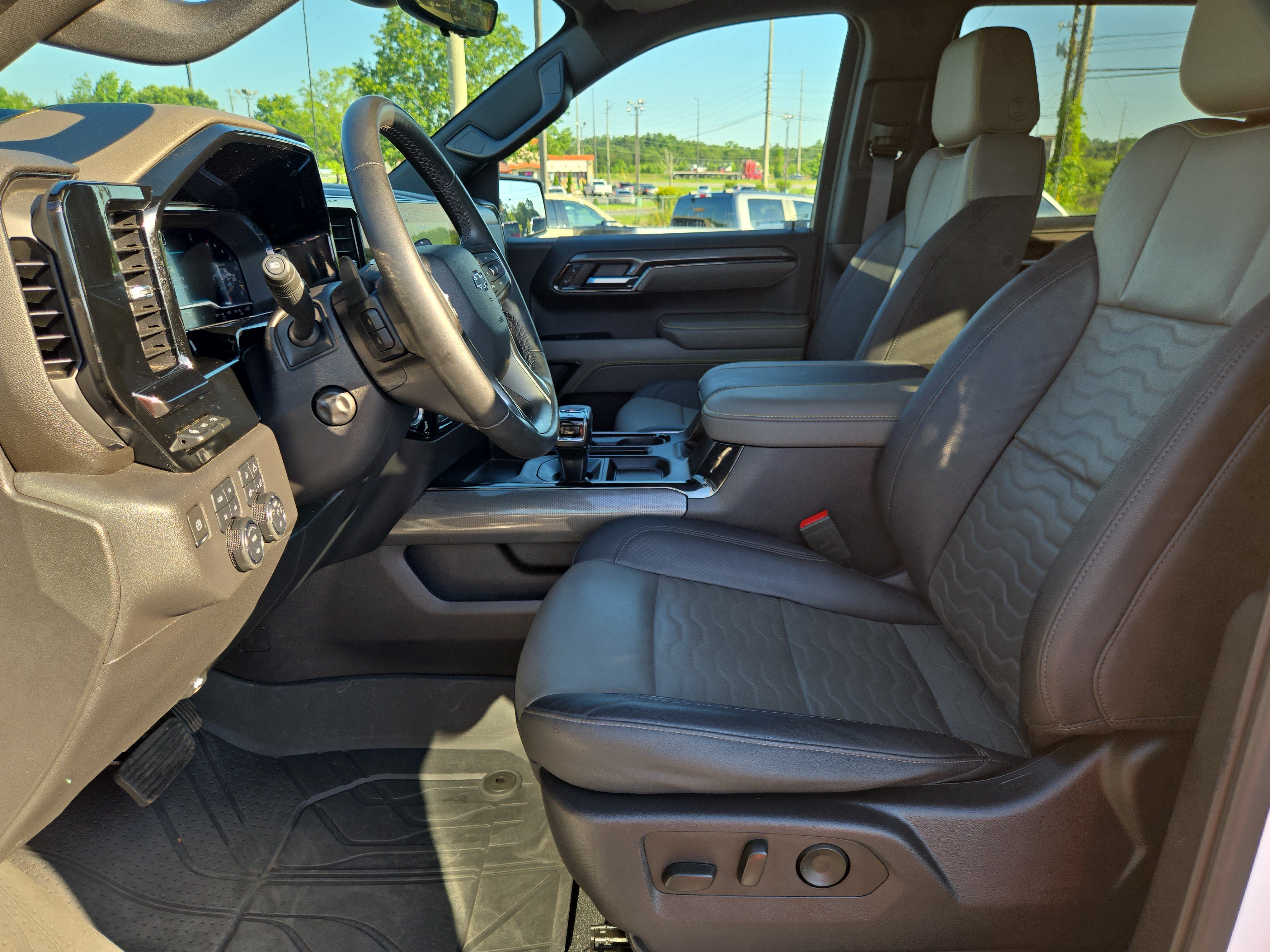 Used 2024 Chevrolet Silverado 1500 ZR2 w/ Technology Package AWD/4WD image 21