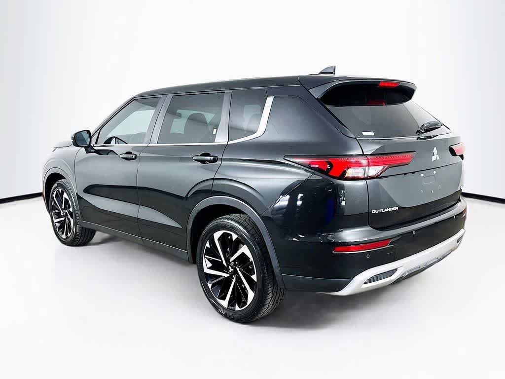 Used 2023 Mitsubishi Outlander SE FWD image 4