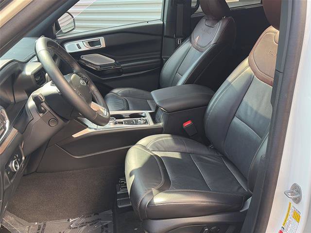 Certified 2023 Ford Explorer Platinum w/ Technology Package AWD/4WD image 10