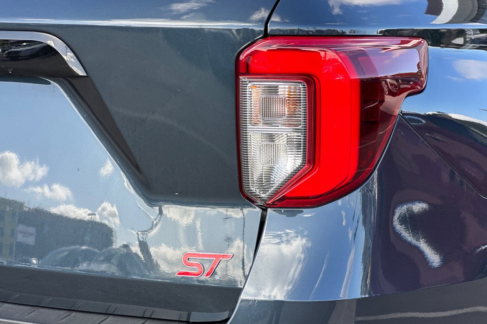 Certified 2024 Ford Explorer ST w/ Equipment Group 401A image 28