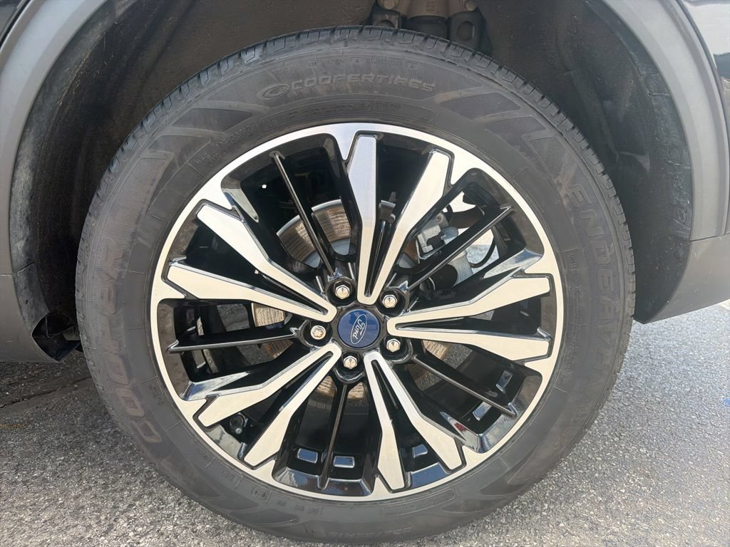Certified 2022 Ford Escape SEL w/ SEL Stealth AWD Package image 52