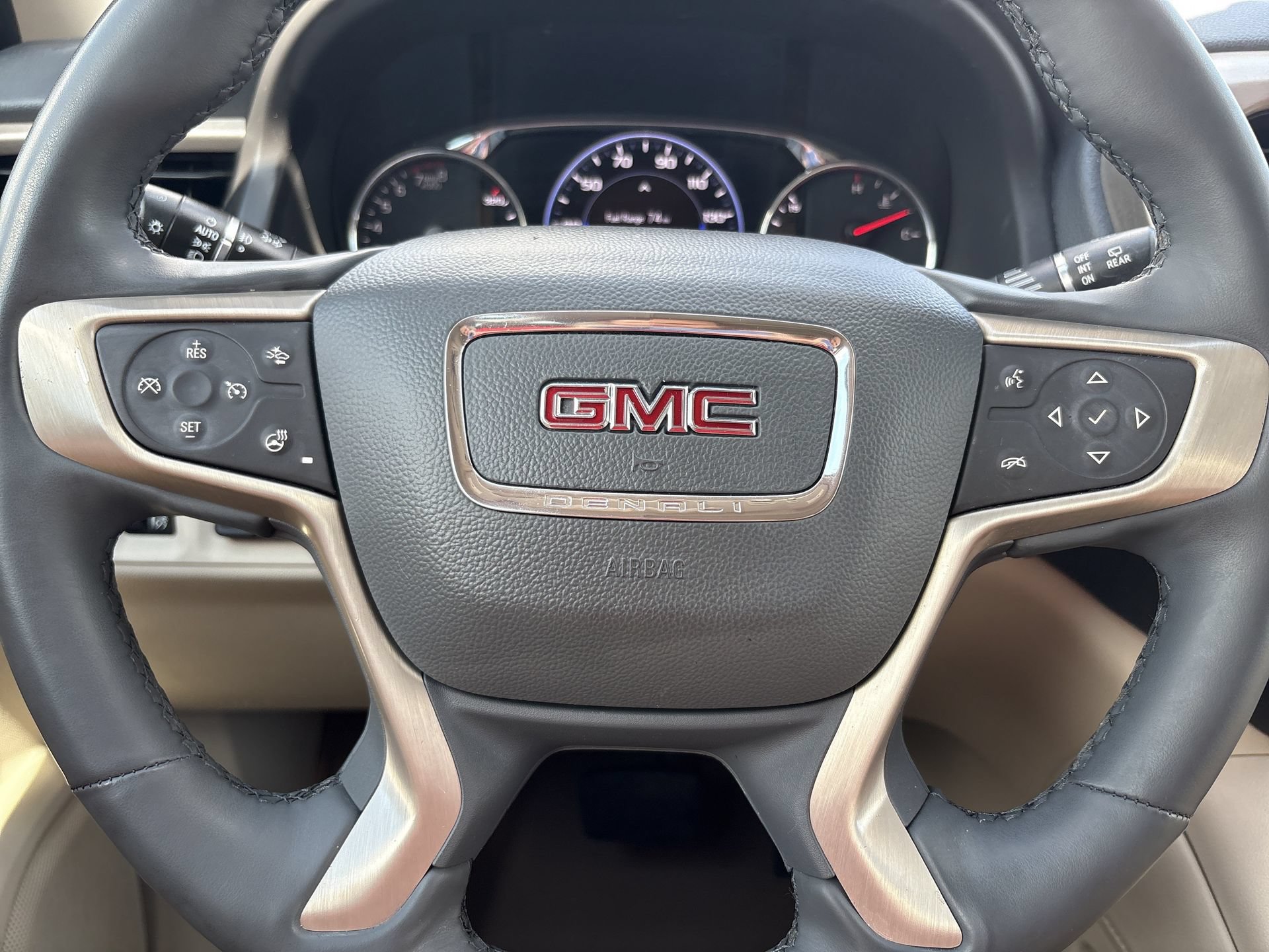 Used 2023 GMC Acadia Denali w/ Denali Ultimate Package FWD image 12