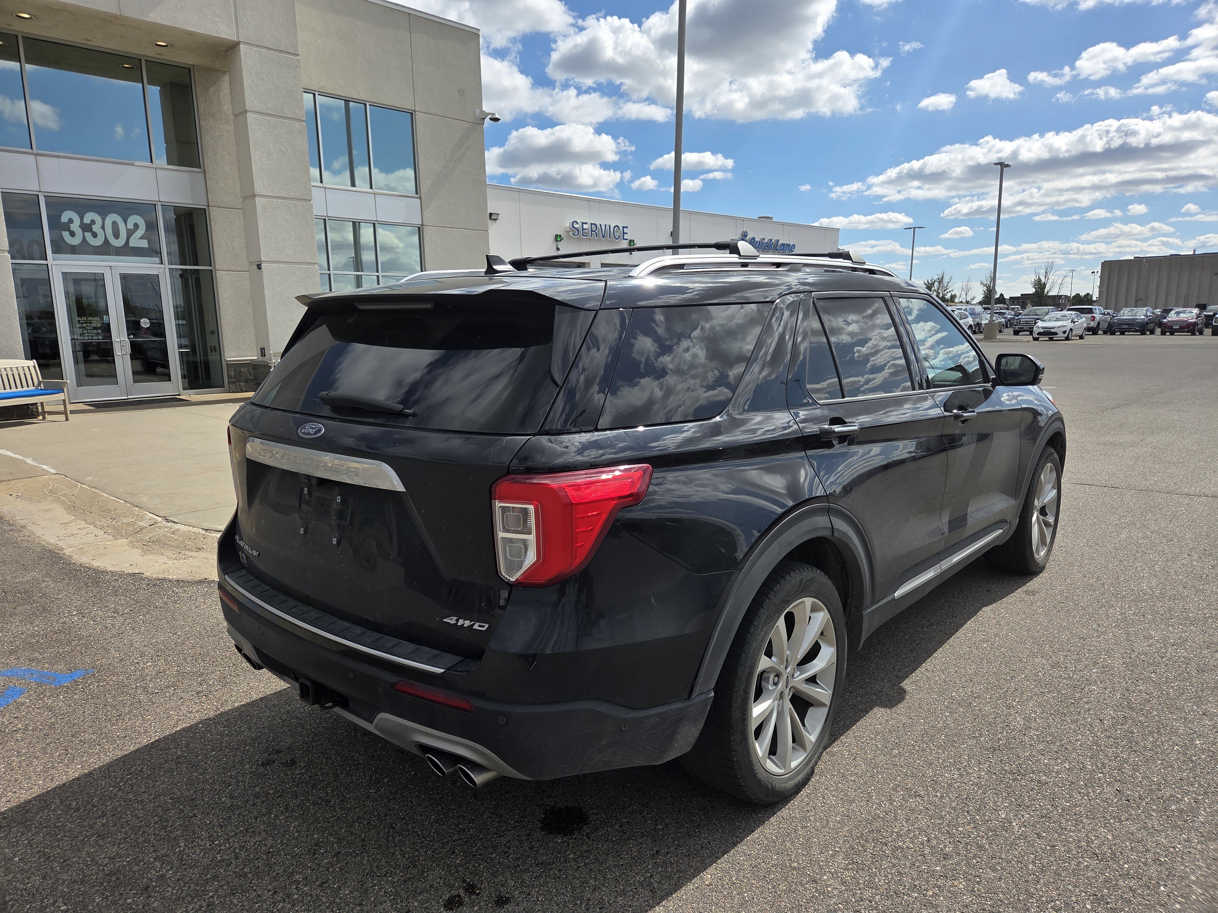 Certified 2022 Ford Explorer Platinum w/ Equipment Group 601A AWD/4WD image 5