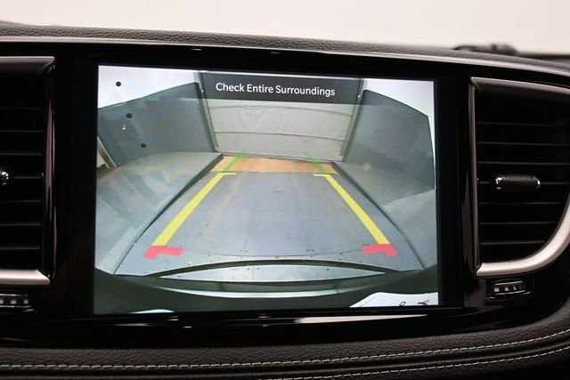 Used 2025 Chrysler Pacifica Select FWD image 20