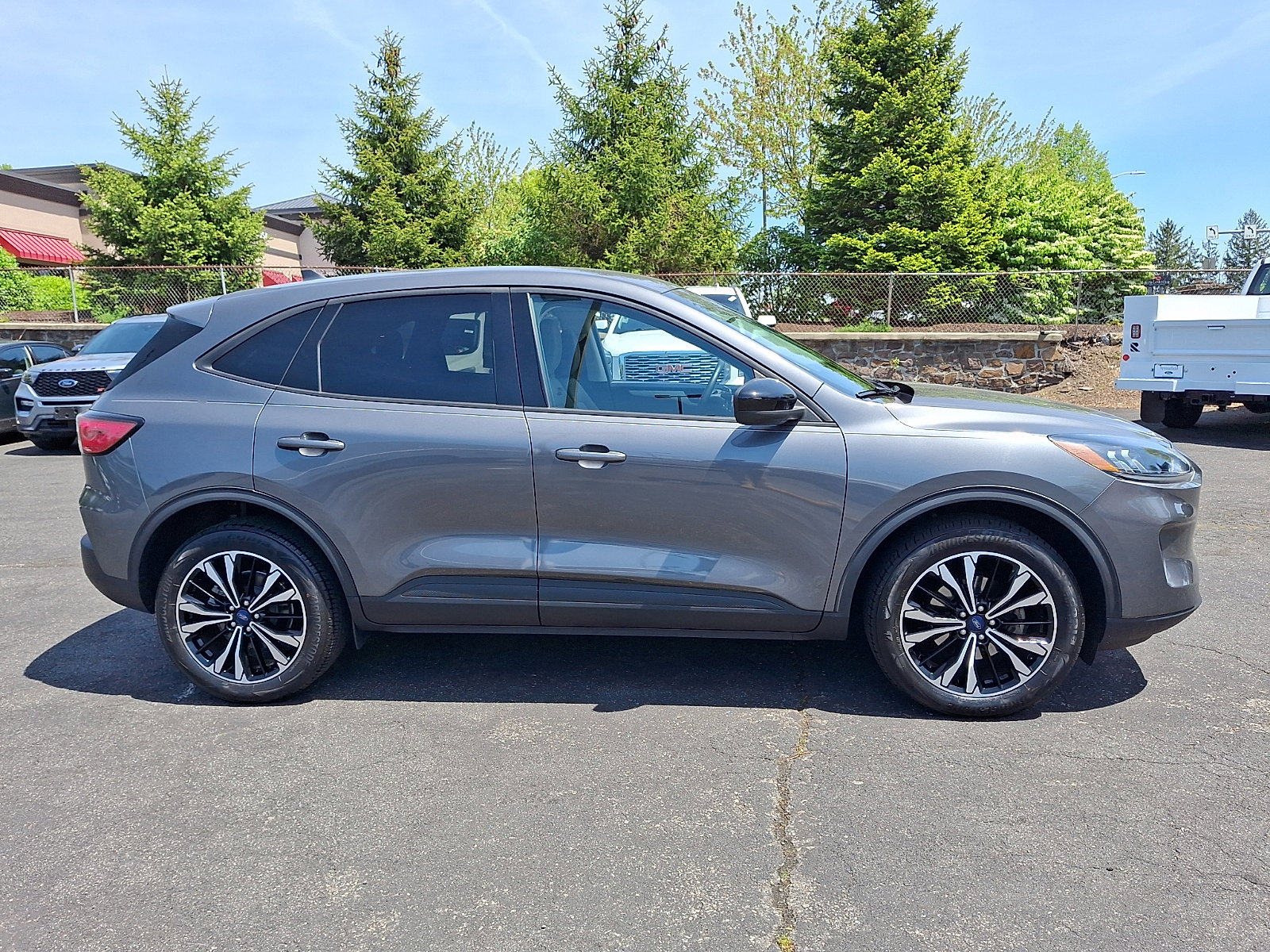 Certified 2022 Ford Escape SE w/ SE Sport Appearance Package AWD/4WD image 6