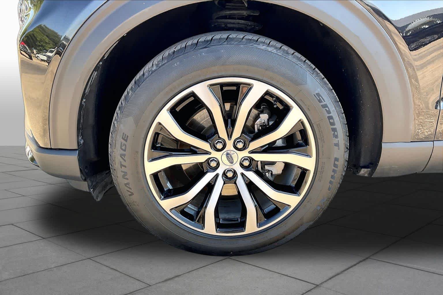 Certified 2025 Ford Explorer ST-Line AWD/4WD image 11