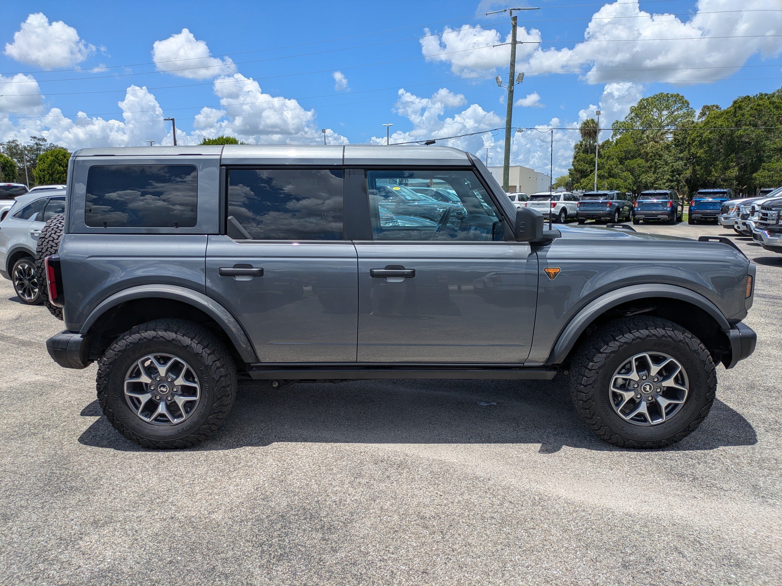 Certified 2025 Ford Bronco Badlands AWD/4WD image 3