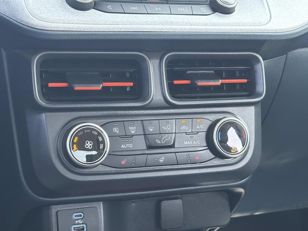 Certified 2024 Ford Maverick XLT w/ XLT Luxury Package image 14