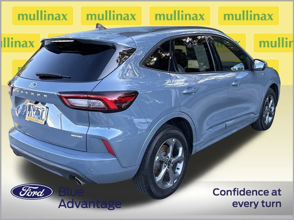 Certified 2023 Ford Escape ST-Line Select w/ Tech Pack #2 image 3