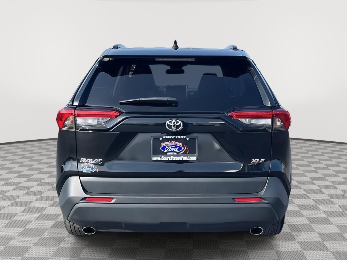 Used 2023 Toyota RAV4 XLE image 4