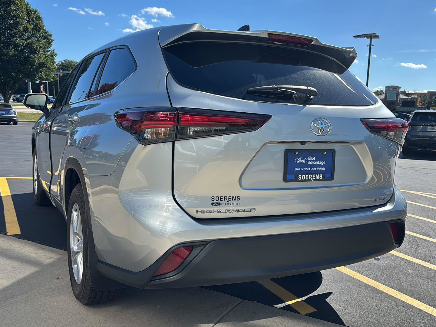 Used 2025 Toyota Highlander LE AWD/4WD image 28