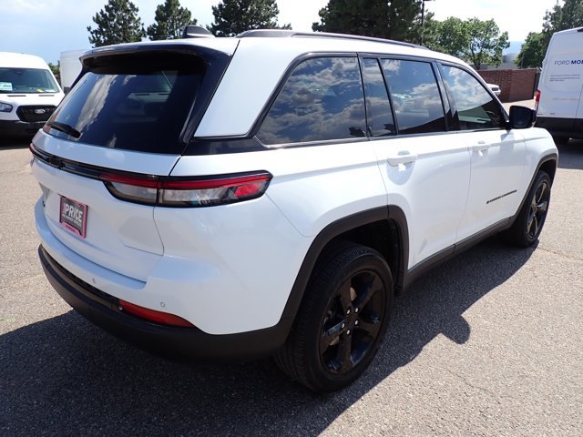 Used 2023 Jeep Grand Cherokee Altitude AWD/4WD image 4