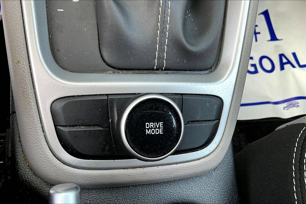 Used 2025 Hyundai Venue SEL FWD image 16