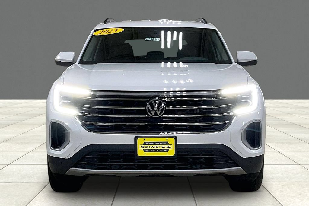 Used 2025 Volkswagen Atlas SE AWD/4WD image 3
