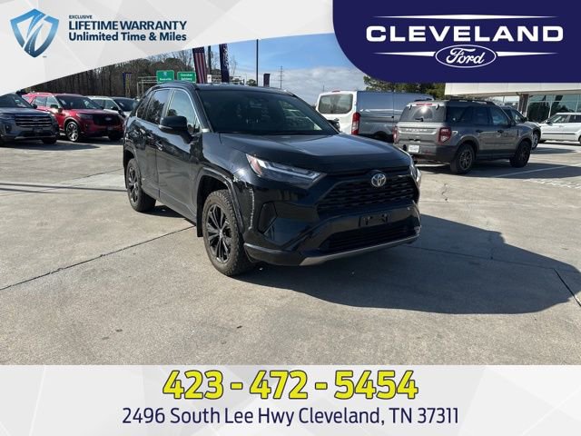 Used 2022 Toyota RAV4 SE image 1