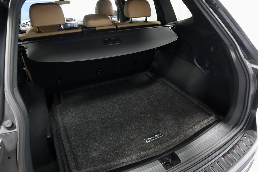 Used 2024 Volkswagen Tiguan SE w/ Panoramic Sunroof Package AWD/4WD image 15