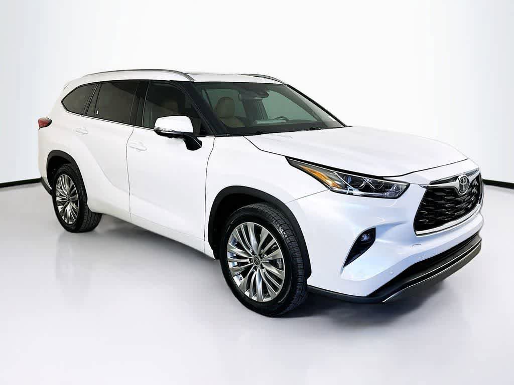 Used 2023 Toyota Highlander Platinum FWD image 24