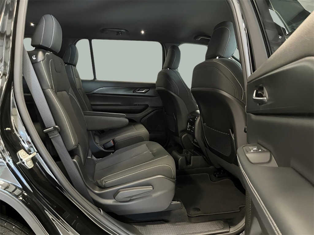 Used 2024 Jeep Grand Cherokee L Laredo image 27