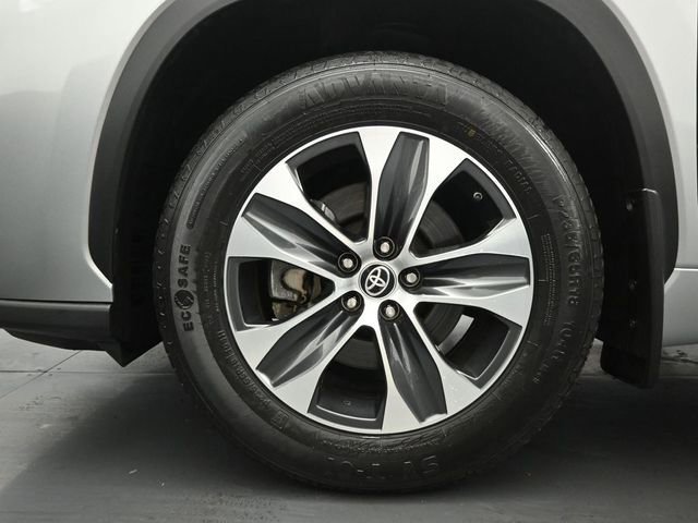 Used 2021 Toyota Highlander XLE AWD/4WD image 47