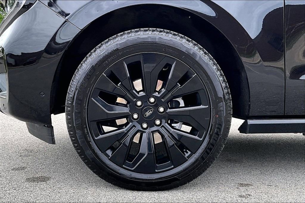 Certified 2025 Ford Expedition Platinum w/ Stealth Appearance Package AWD/4WD image 9