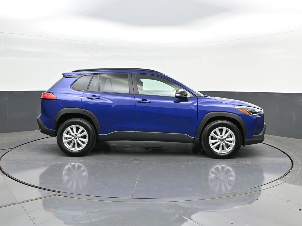 Used 2025 Toyota Corolla Cross LE image 23