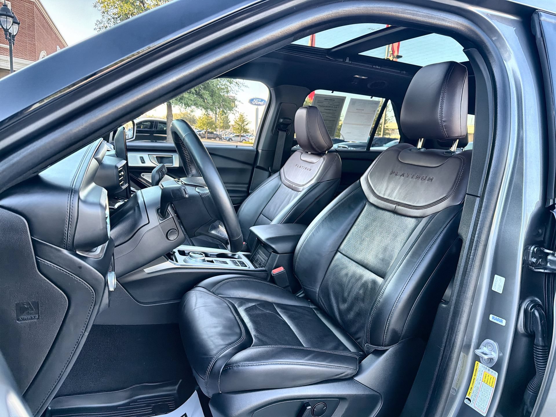 Certified 2023 Ford Explorer Platinum w/ Technology Package RWD image 11