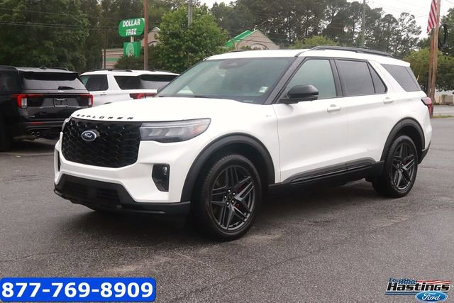 Certified 2025 Ford Explorer ST-Line w/ Premium Package AWD/4WD image 3