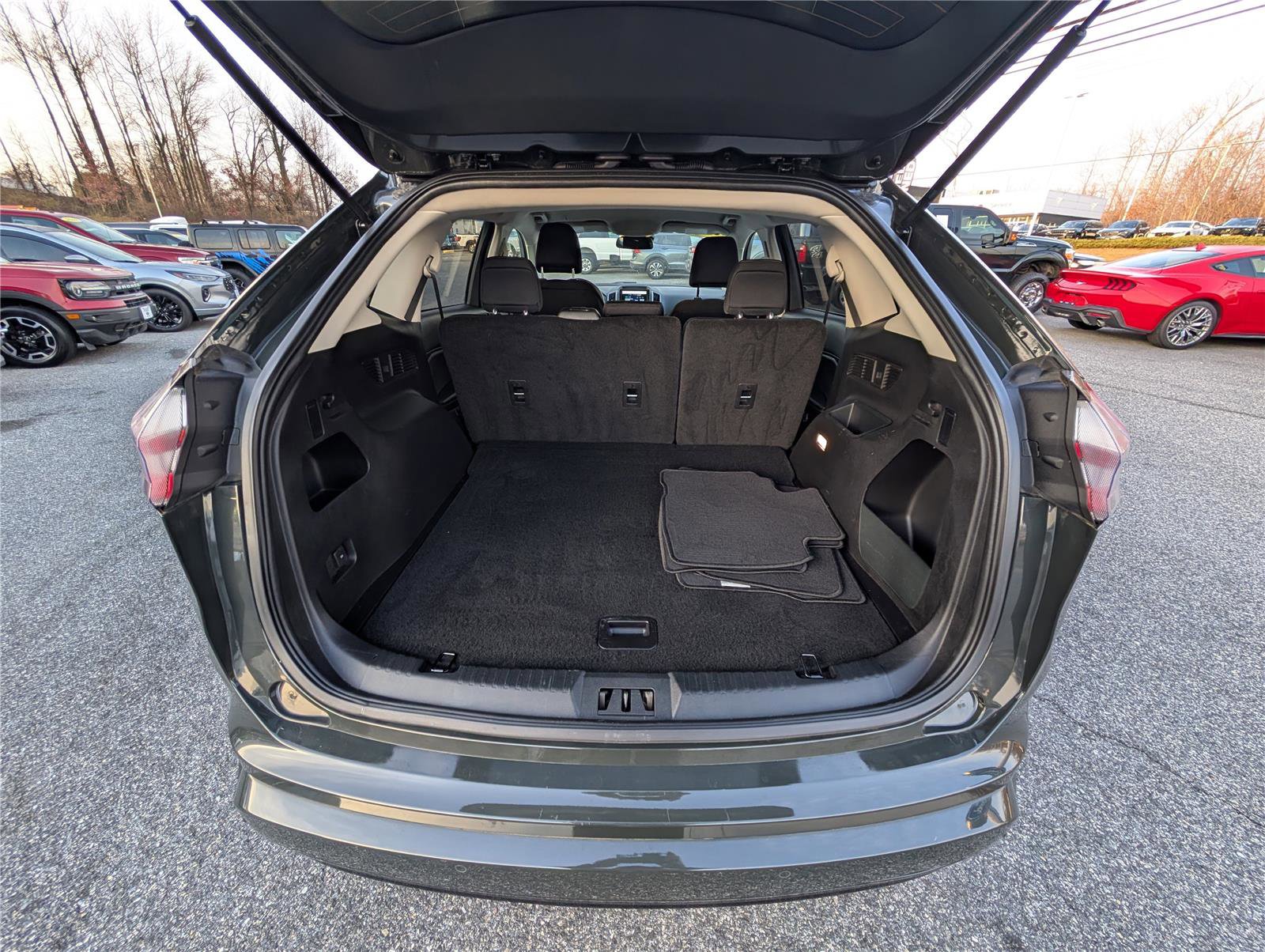 Certified 2024 Ford Edge SE w/ Black Appearance Package image 12