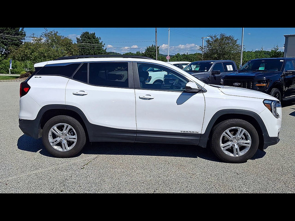 Used 2023 GMC Terrain SLE w/ Driver Convenience Package AWD/4WD image 9