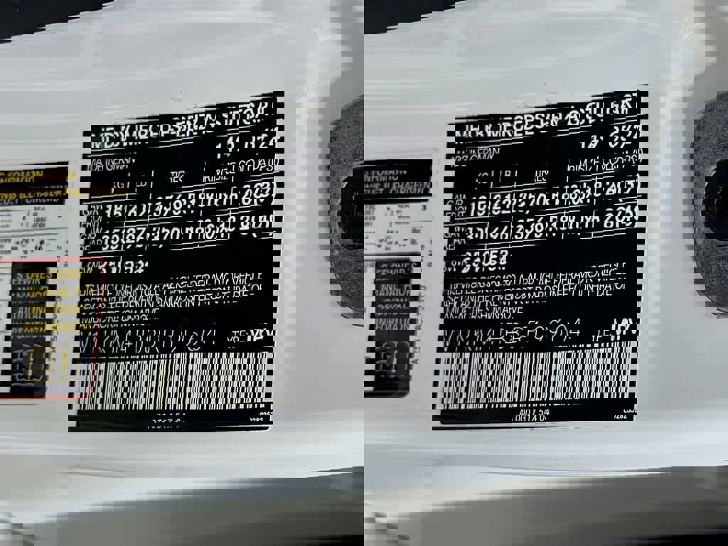 Used 2024 Mercedes-Benz GLC 300 GLC 300 image 25