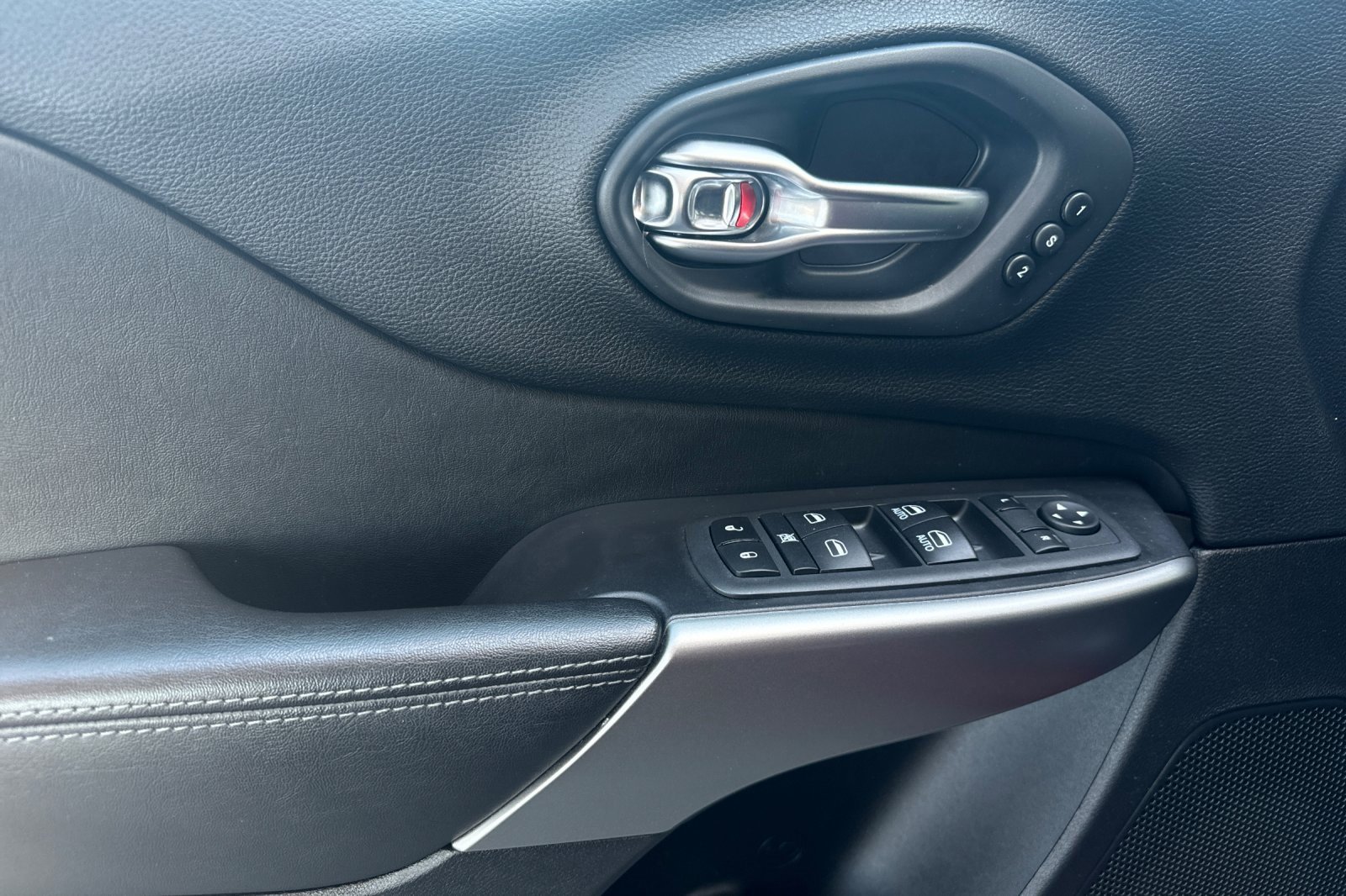 Used 2020 Jeep Cherokee High Altitude image 11