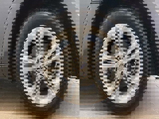 Certified 2017 Ford Taurus SEL w/ Equipment Group 201A image 25