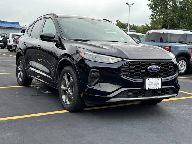 Certified 2024 Ford Escape ST-Line AWD/4WD image 2