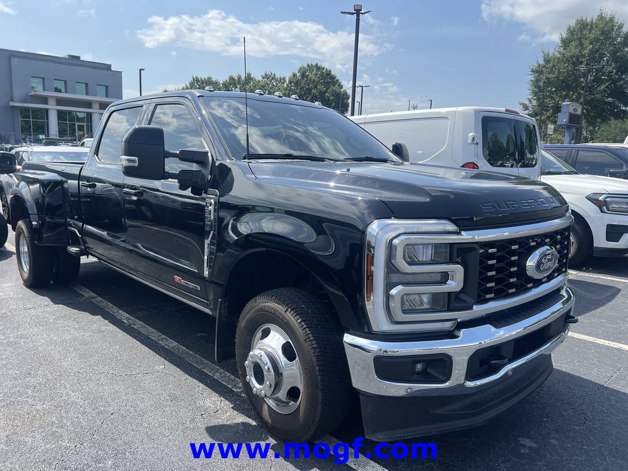 Certified 2025 Ford F350 Lariat w/ Lariat Ultimate Package AWD/4WD image 4