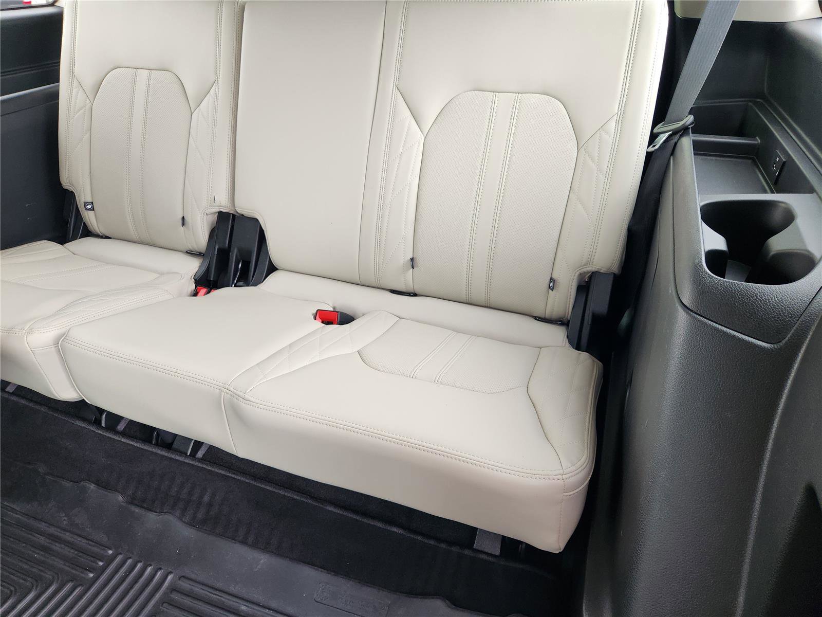 Certified 2019 Ford Expedition Platinum RWD image 29