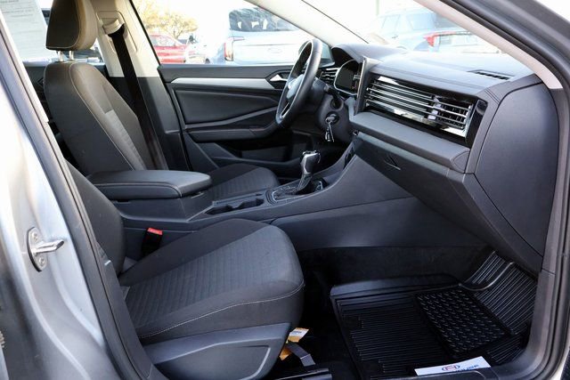 Used 2025 Volkswagen Jetta S image 16