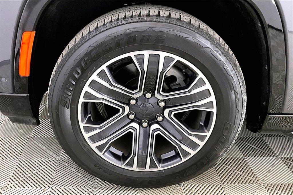 Used 2024 Jeep Wagoneer L Series II image 7