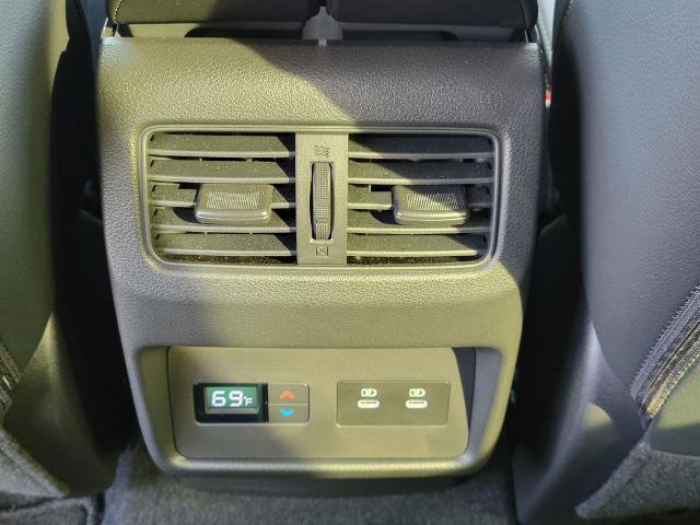 Used 2025 Nissan Rogue SL w/ SL Premium Package image 16