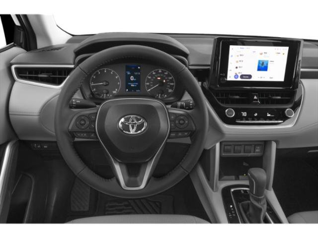 Used 2025 Toyota Corolla Cross LE FWD image 6