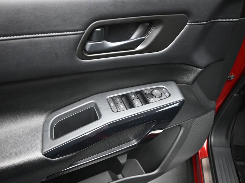 Used 2023 Nissan Pathfinder SV w/ SV Premium Package image 38