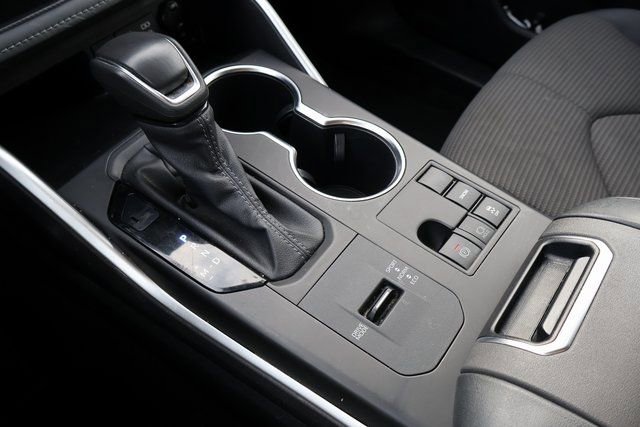 Used 2024 Toyota Highlander LE image 32